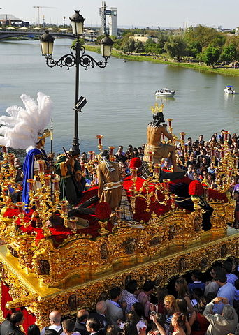 Fin de la Semana Santa multitudinaria: más de dos millones de movimientos  de personas en Sevilla